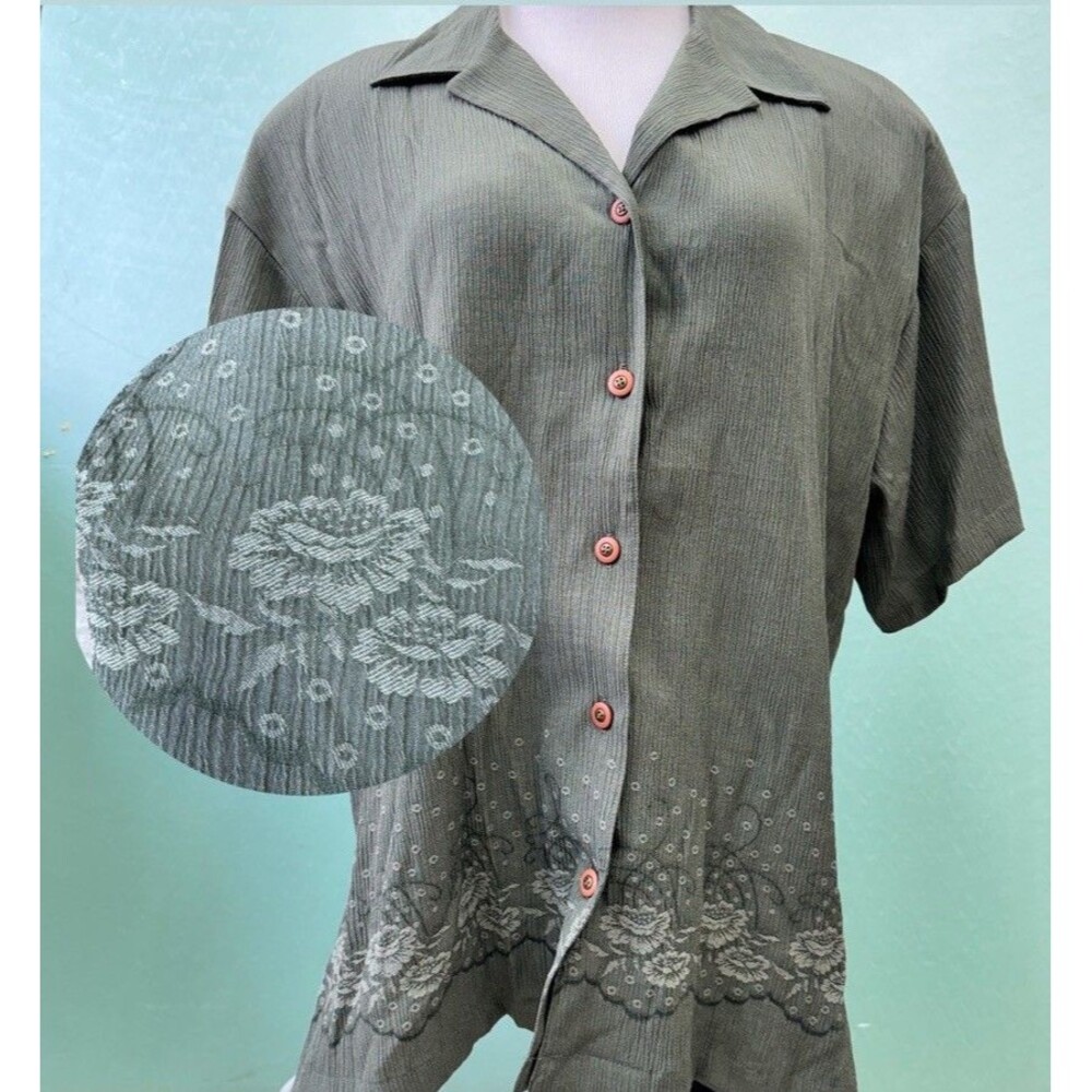 New Dress Barn Women Crinkle Embroidered Floral Button Down Top 2X Chest 48-50”